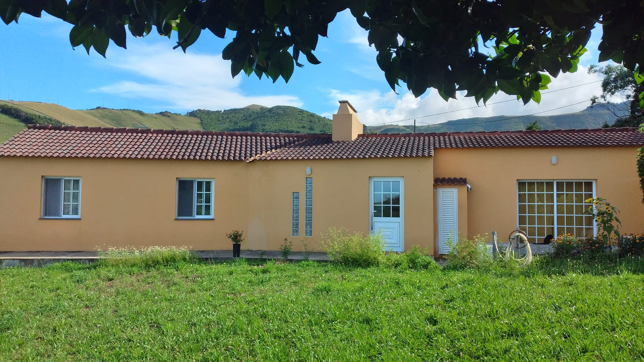 Lateral da Casa do Areeiro na Ilha das Flores Açores