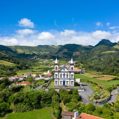 Ilha das Flores ou São Miguel: qual escolher?
